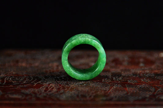Waxy Type Vivid Green Ring