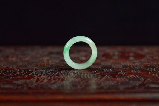 Icy Type Vivid Green Floating Flower Ring