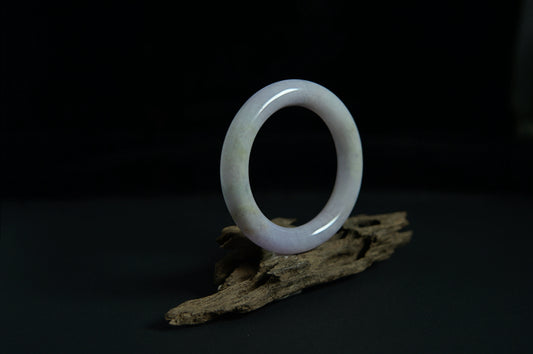Pale Yellow Lavender Round Jade Bangle