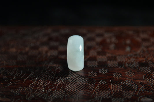 Icy Blue Pattern Jade Thumb Ring