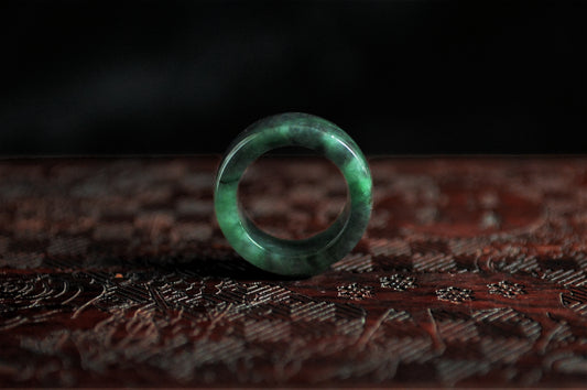 Rich Green Jade Thumb Ring