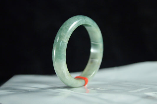 Lake Green Floating Flower Jade Bangle
