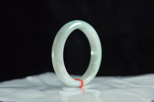 Waxy Type Jade Bangle