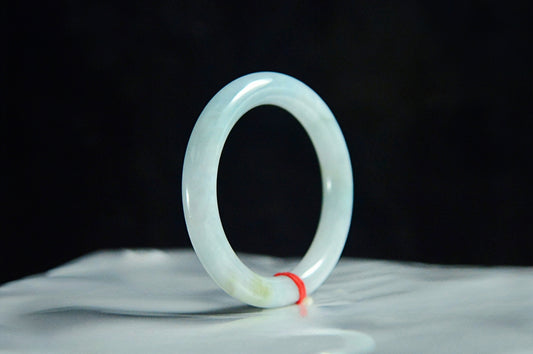 Waxy Icy Base Floating Flower Round Jade Bangle