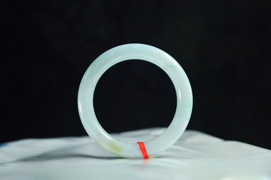 Waxy Icy Base Floating Flower Round Jade Bangle