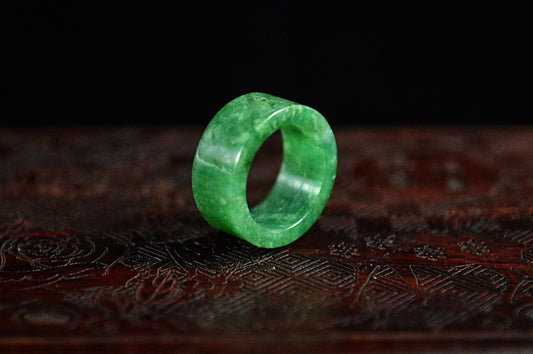 Waxy Type Vivid Green Ring