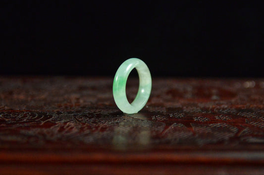 Icy Type Vivid Green Floating Flower Ring 